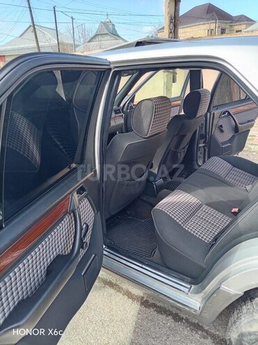 Mercedes 220 E-5