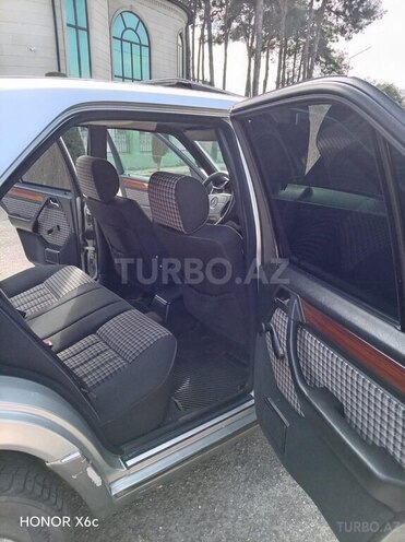 Mercedes 220 E-10