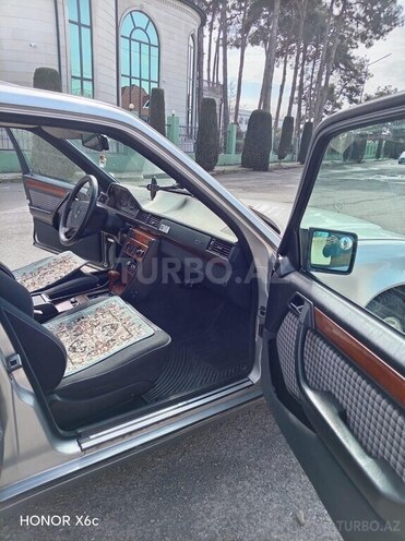 Mercedes 220 E-12
