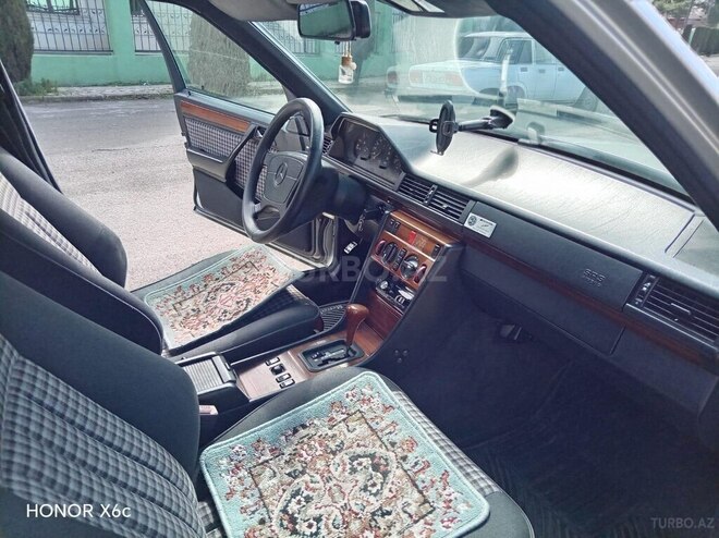 Mercedes 220 E-11