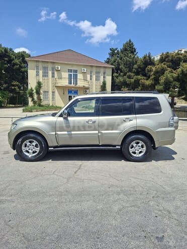 Mitsubishi Pajero-2