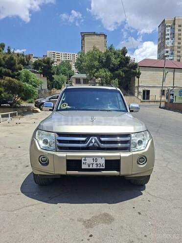 Mitsubishi Pajero-1