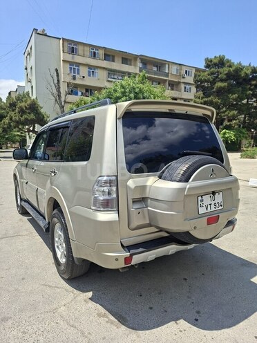 Mitsubishi Pajero-5
