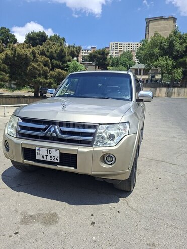 Mitsubishi Pajero-6