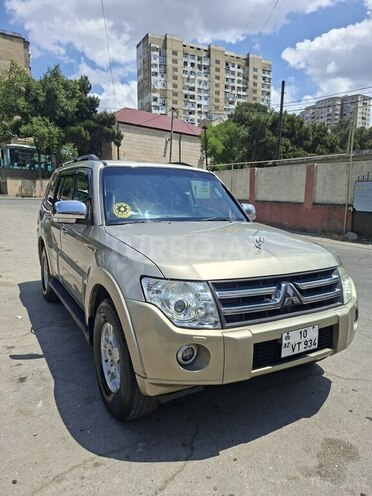 Mitsubishi Pajero-7