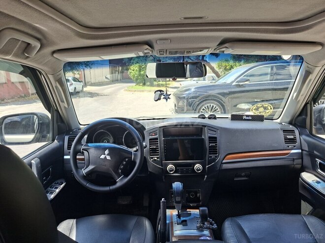 Mitsubishi Pajero-8