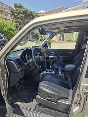 Mitsubishi Pajero-9