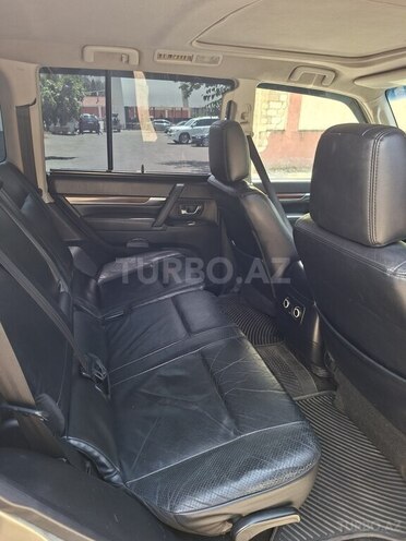 Mitsubishi Pajero-10