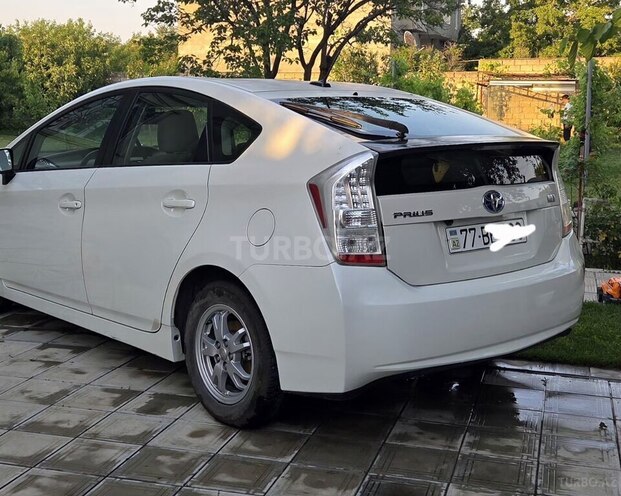 Toyota Prius-4