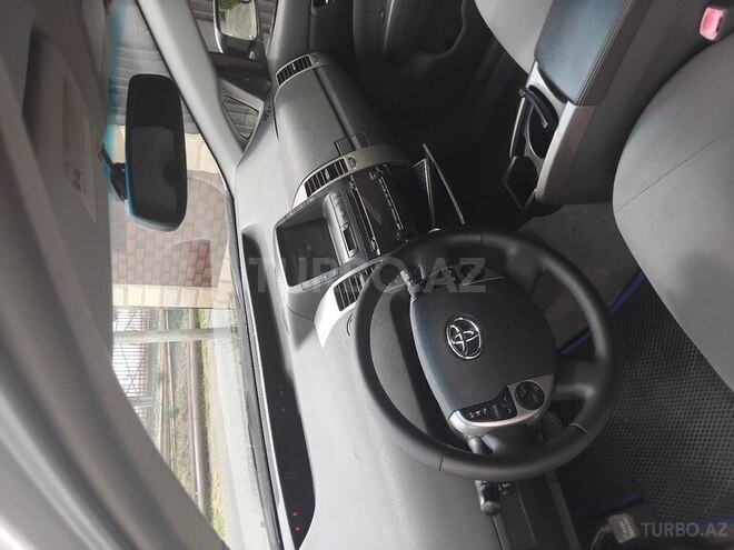 Toyota Prius-6