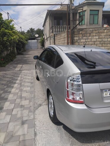 Toyota Prius-12