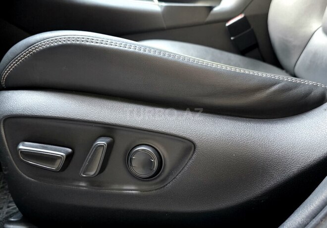 Toyota RAV4-12