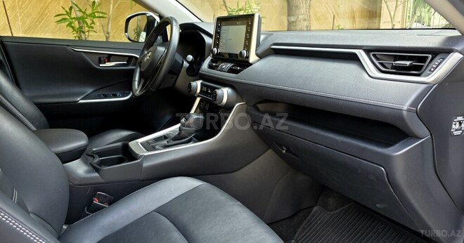 Toyota RAV4-8