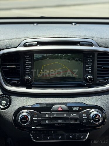 Kia Sorento-12