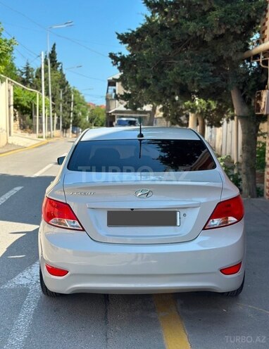 Hyundai Accent-3