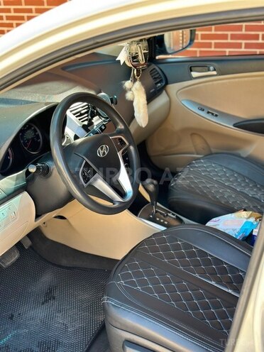 Hyundai Accent-7