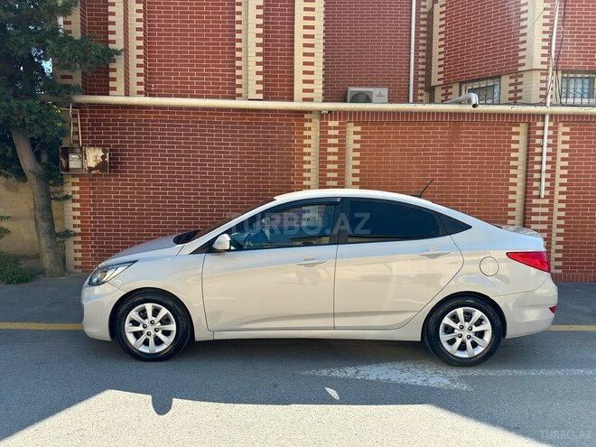 Hyundai Accent-5