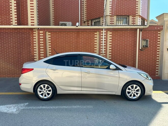 Hyundai Accent-6
