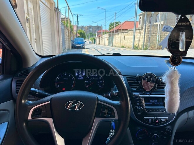 Hyundai Accent-9