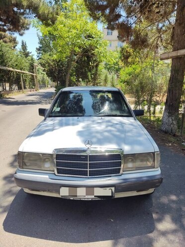 Mercedes 190-1