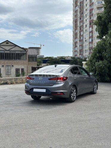 Hyundai Elantra-4
