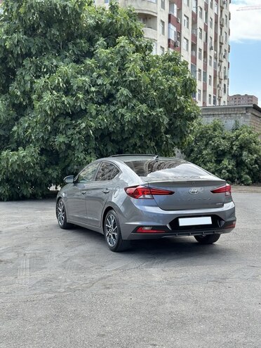 Hyundai Elantra-3