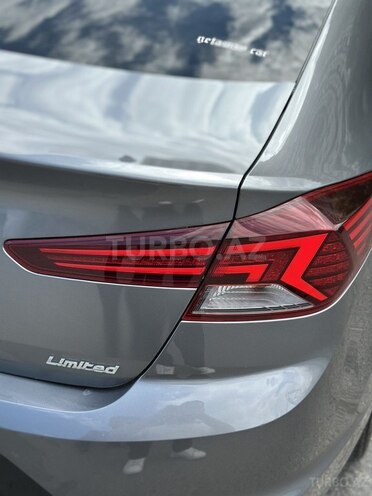 Hyundai Elantra-5