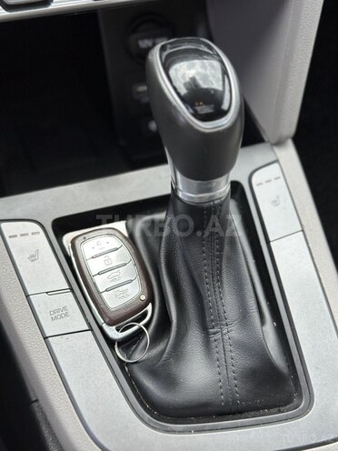 Hyundai Elantra-13