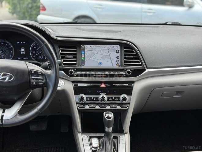 Hyundai Elantra-17