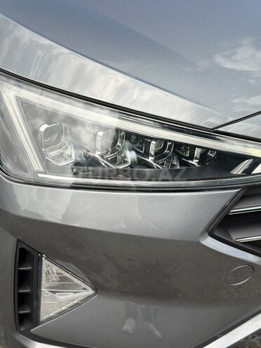Hyundai Elantra-6