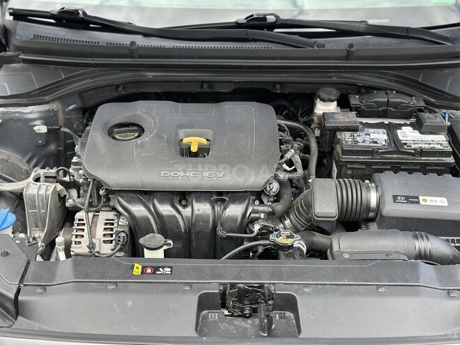 Hyundai Elantra-19