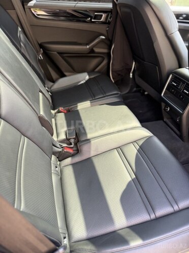 Porsche Cayenne S-6