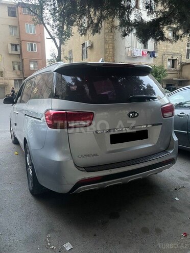 Kia Carnival-4
