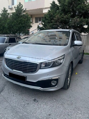 Kia Carnival-1