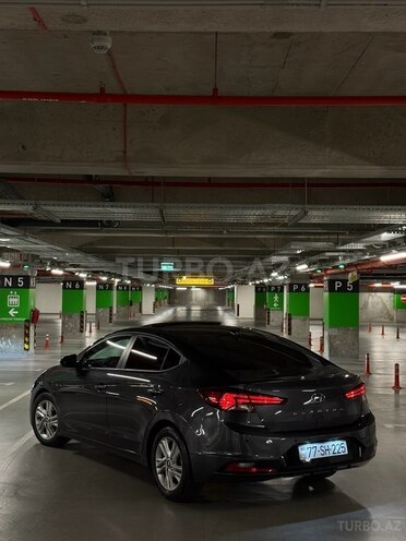 Hyundai Elantra-4