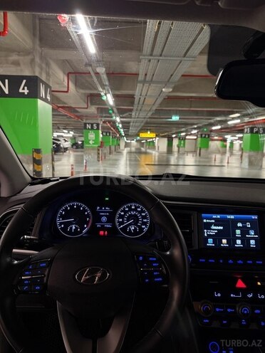 Hyundai Elantra-8