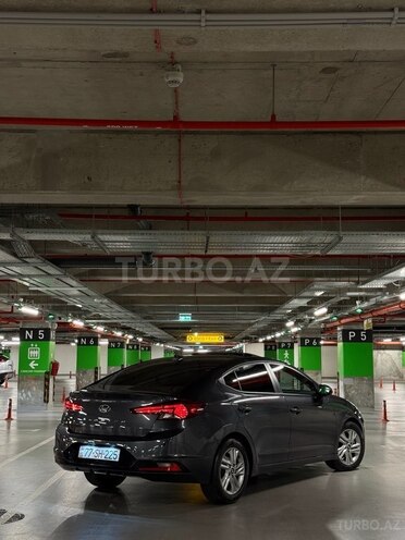 Hyundai Elantra-5
