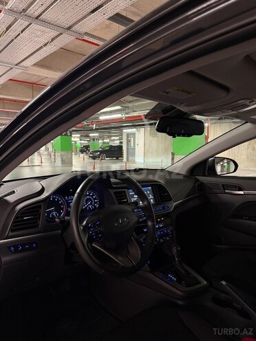 Hyundai Elantra-9