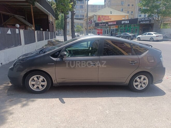 Toyota Prius-2