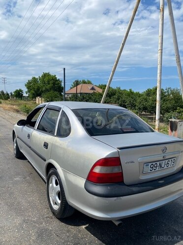 Opel Vectra-4