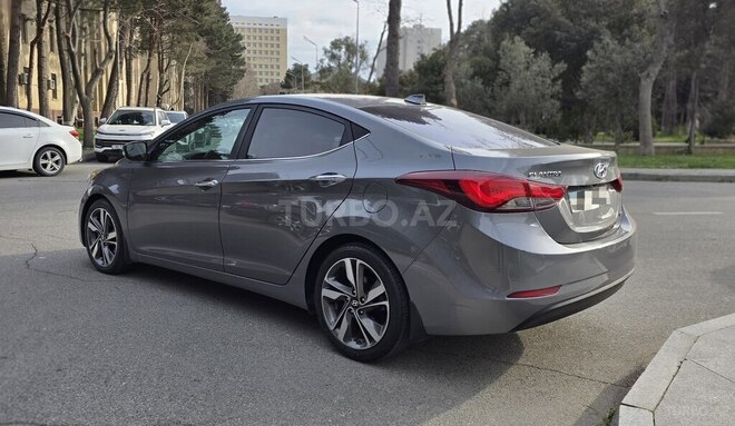Hyundai Elantra-8