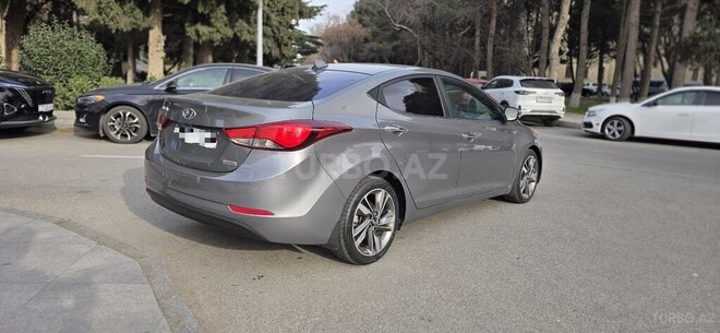 Hyundai Elantra-6