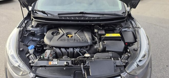 Hyundai Elantra-11