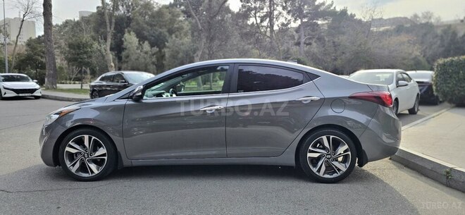 Hyundai Elantra-9