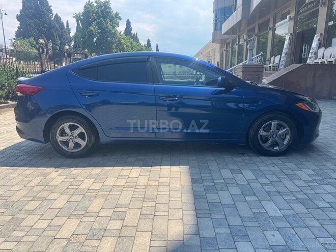 Hyundai Elantra-3
