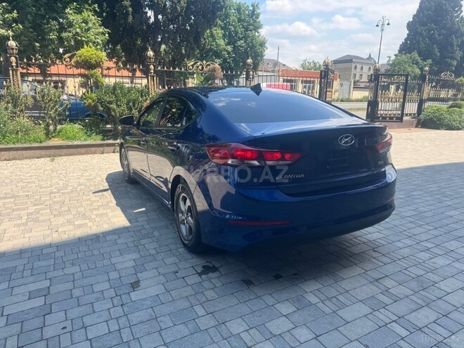 Hyundai Elantra-8