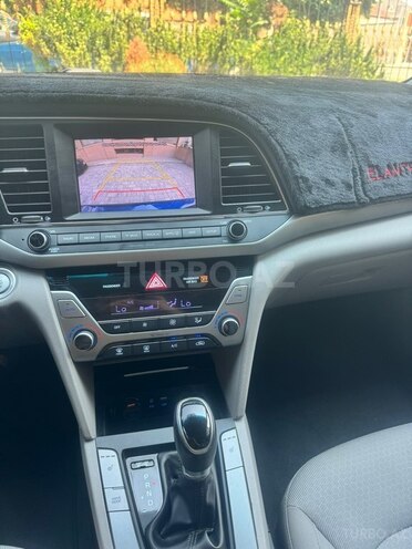 Hyundai Elantra-9