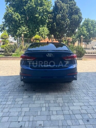Hyundai Elantra-6