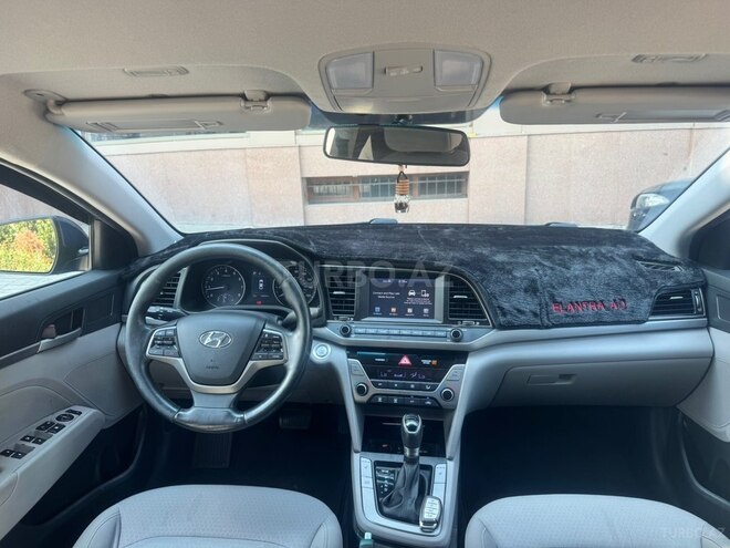 Hyundai Elantra-13