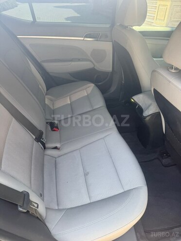 Hyundai Elantra-10